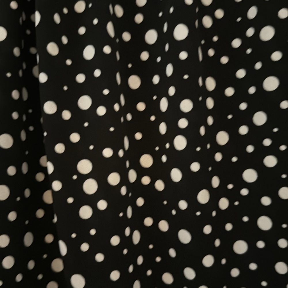 Jones New York polka dot sleeveless blouse - gathered front - sz medium - Picture 2 of 7